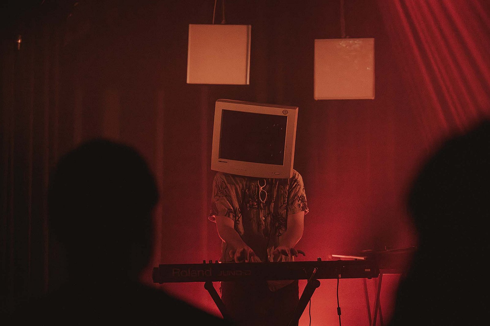 DARK HALL mit TIAVO [AUT] | THYMIAN [CH]