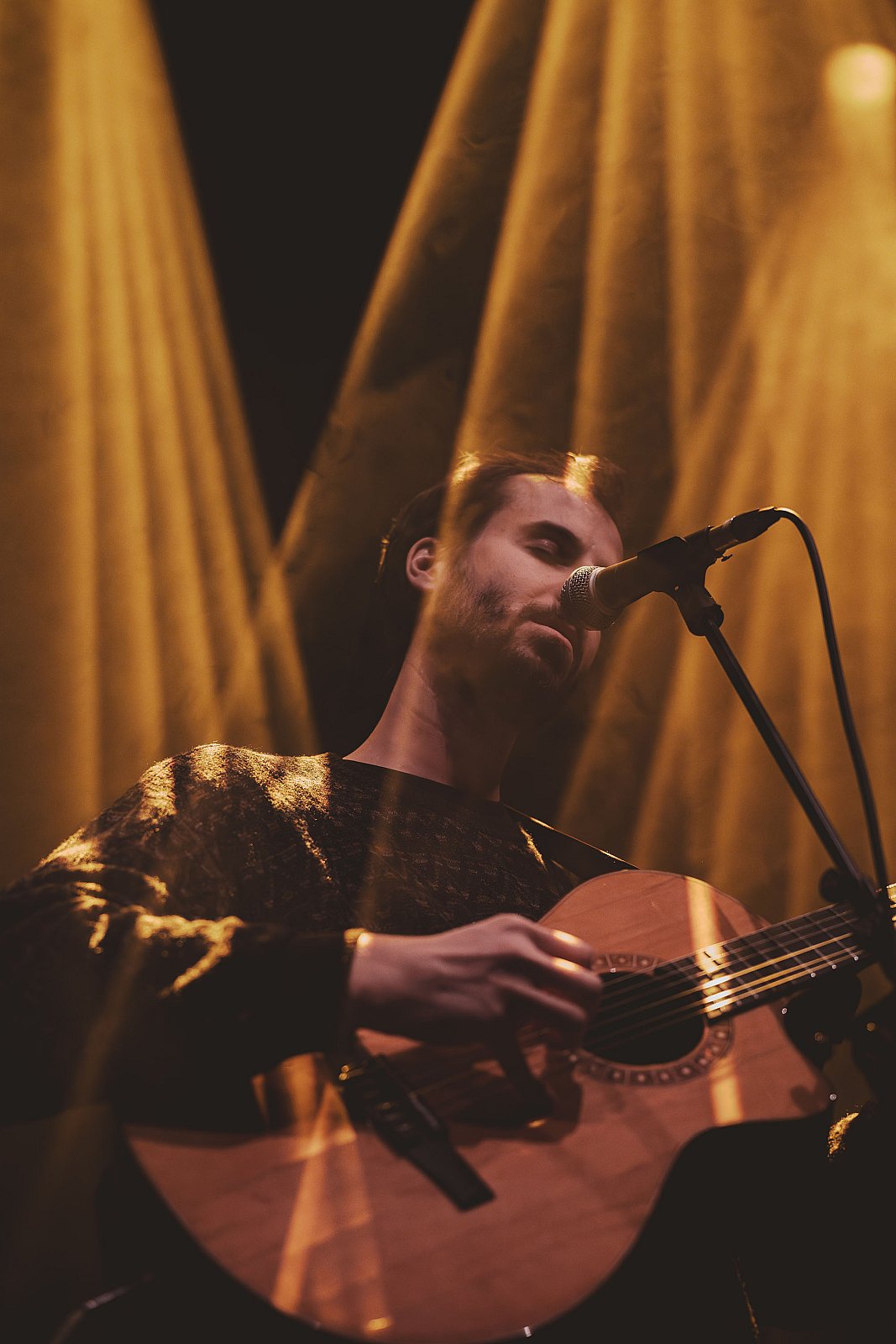 GIZMO VARILLAS [ES/UK] | Support: BOBBY BAZINI [CAN]